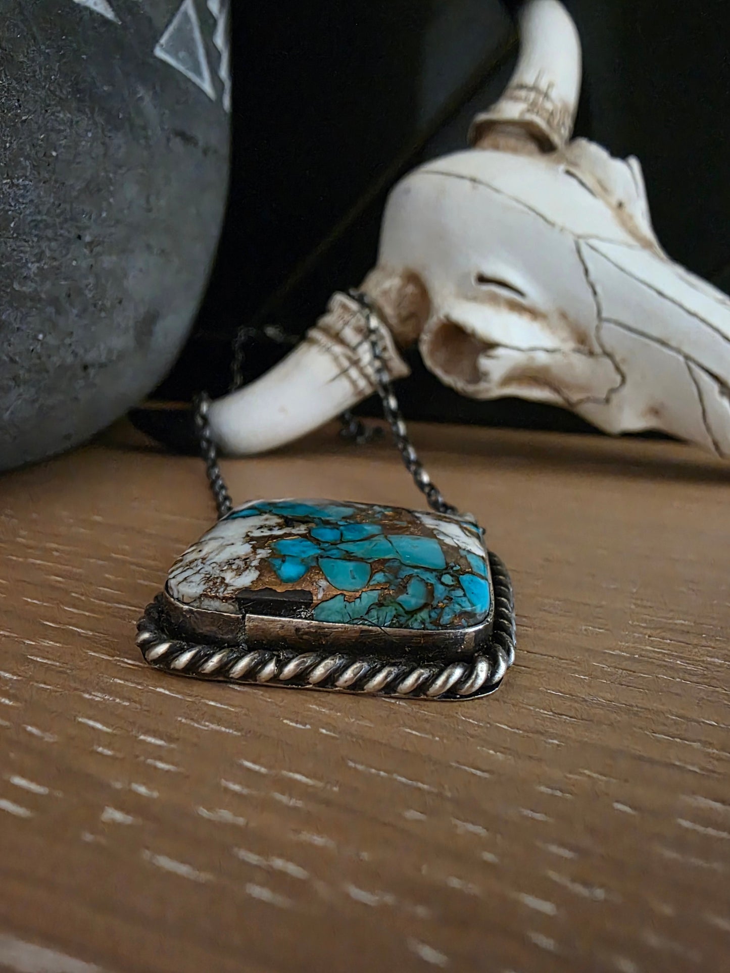 THE AUGUSTINE KINGMAN CRUSH LARGE SQUARE BAR NECKLACE